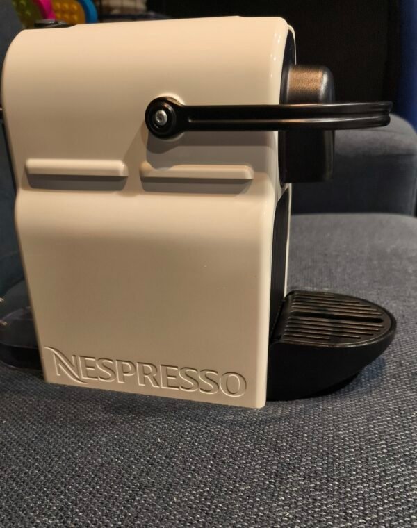 Cafetière Nespresso blanche