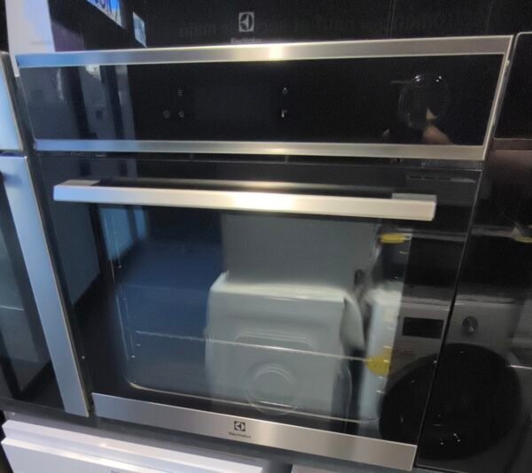 IMG_20260610_175428 Four encastrable Electrolux vapeur