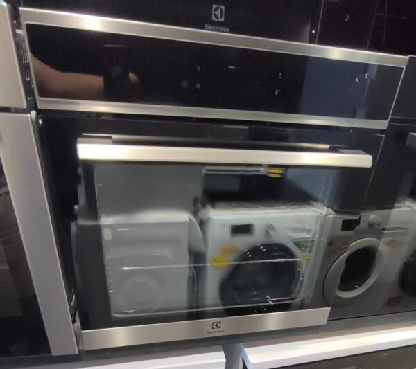 IMG_20260610_175556 Four encastrable Electrolux vapeur