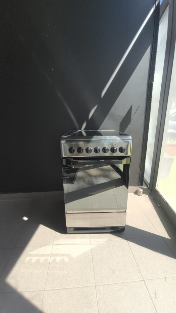 Cuisinière vitrocéramique Indesit 50 cm de largeur