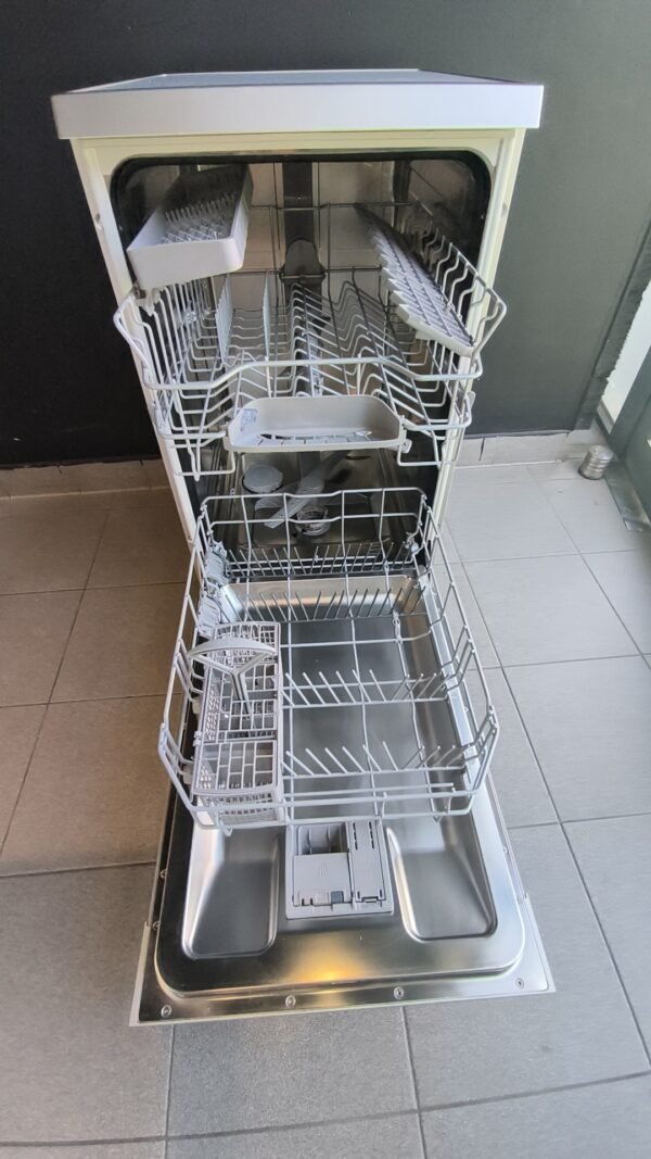 Lave vaisselle Bosch inox 45 cm de largeur
