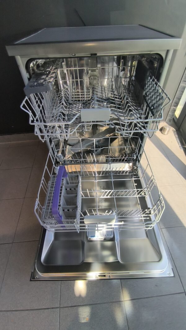Lave vaisselle beko gris Manhattan